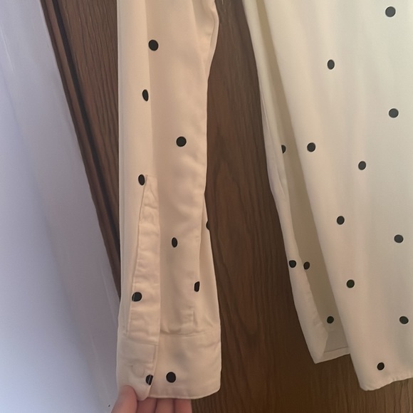 Old navy white and black polka dot button down - Picture 3 of 4